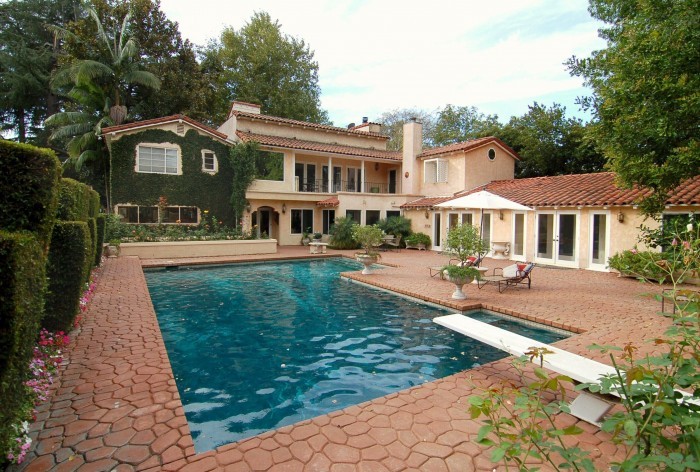 HOME-HOTPROPERTY-ADV23